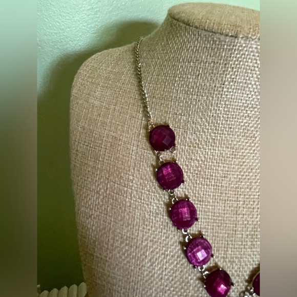 Elegant cranberry Beaded Necklace - Picture 5 of 6